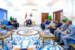 الرئيس الزُبيدي: نعوّل على الخبرات الصينية لإخراج قطاع الكهرباء من أزمته الخانقة 