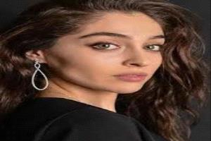 جيمري بايسال على سرير المرض بعد إزالة ورم من الثدي