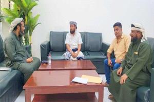 الحزام الأمني بعدن يبحث مع الأوقاف والنظافة جهود محاربة التطرف وتحسين بيئة العمل الأمني
