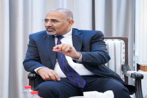 الزُبيدي.. خطاب العقل في زمن المكائد: بين مطرقة الشراكة وسندان المعاناة