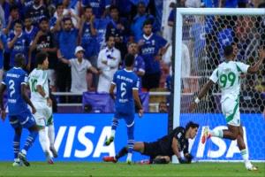 الأهلي يشارك بدلاً من الهلال في السوبر السعودي
