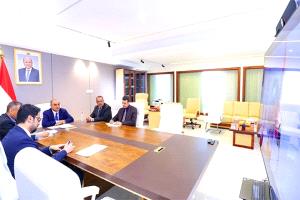 بريطانيا تجدد دعمها لليمن: إصلاحات اقتصادية ومؤتمر صحي مشترك في عدن