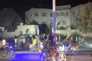 غضب شعبي في المكلا: متظاهرون يقتحمون مؤسسة الكهرباء احتجاجاً على الانقطاعات الطويلة