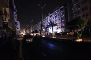 عدن تختنق.. "كيس دقيق" بأكثر من راتب موظف و"مجاعة صامتة" تلوح في الأفق