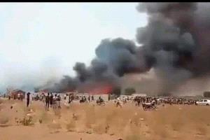 حريق يلتهم 18 منزلًا ويشرد عشرات الأسر  في الحديدة  وسط صمت حوثي مريب