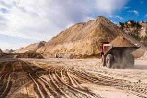 إضراب عمال الفوسفات.. خطة تونس لرفع الإنتاج إلى 8.5 مليون طن مهددة
