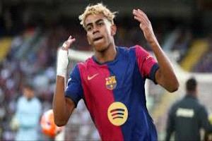  لامين يامال يوقع عقده الجديد مع برشلونة ويقتنص الرقم