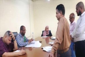 عدالة متأخرة.. محكمة صيرة تدين شركتين بتورطهما في بيع وتبديد أكثر من 4000 كيس دقيق تالف