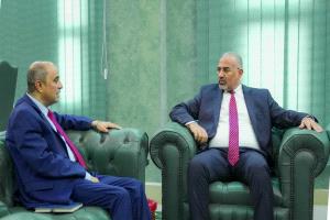 الرئيس الزُبيدي لرئيس الوزراء: لا مكان للتباطؤ والحكومة أمام اختبار الاستجابة لمعيشة المواطن