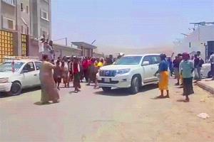 حضرموت تلفظ البرلمان اليمني.. احتجاجات غاضبة تطرد لجنة برلمانية وتتهمها بفرض "أجندات مشبوهة"