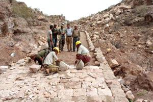 مدير عام الحصين /تفقد طريق الحصور الجهدعة ويعتمد استكمالها ضمن موازنة السلطة المحلية
 
