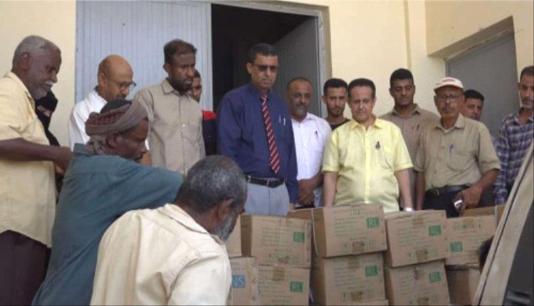 بتوجيهات من الرئيس الزُبيدي.. رفد المستشفيات والمراكز الطبية بمحافظة لحج بكميات من المحاليل الوريدية