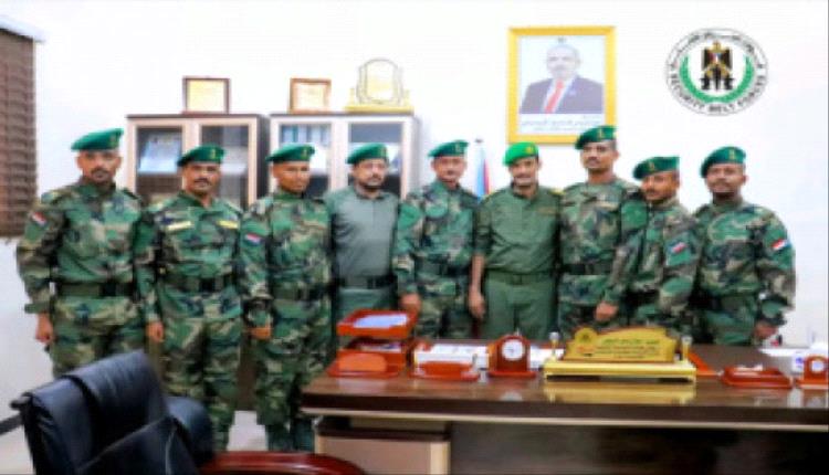 العميد الربيعي يُكرّم خريجي الحزام الأمني من الكلية الحربية بالعاصمة عدن