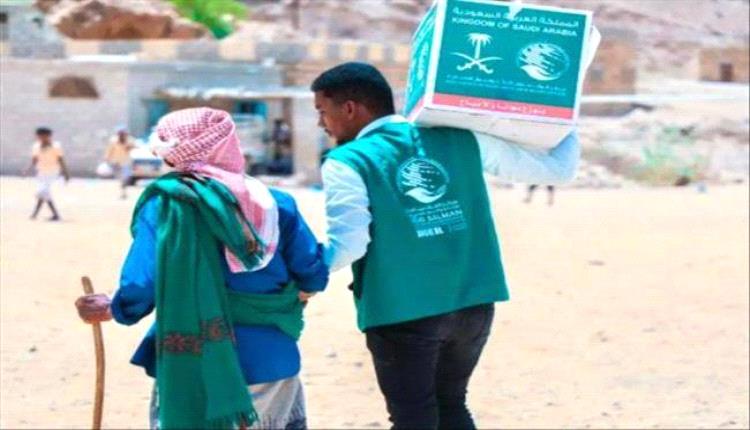 مركز الملك سلمان يوزّع 356 سلة غذائية في مديرية غيل باوزير بحضرموت
 
