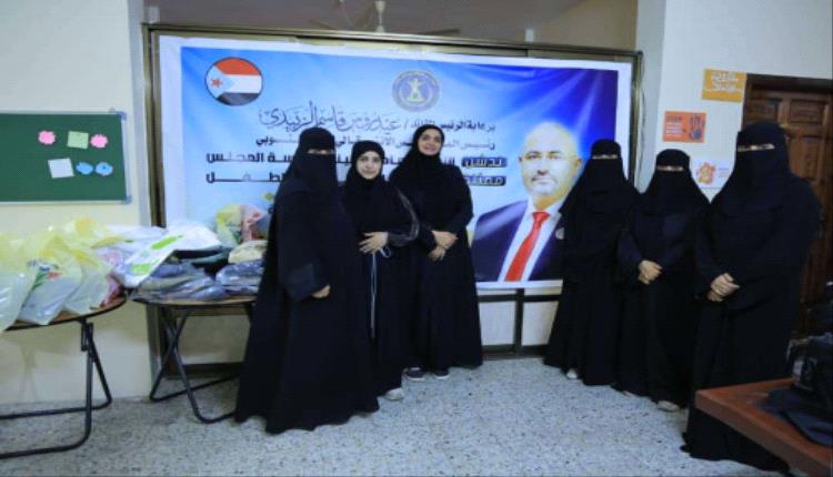 الأمانة العامة بالانتقالي توزع كسوة العيد للأطفال الأيتام في العاصمة عدن