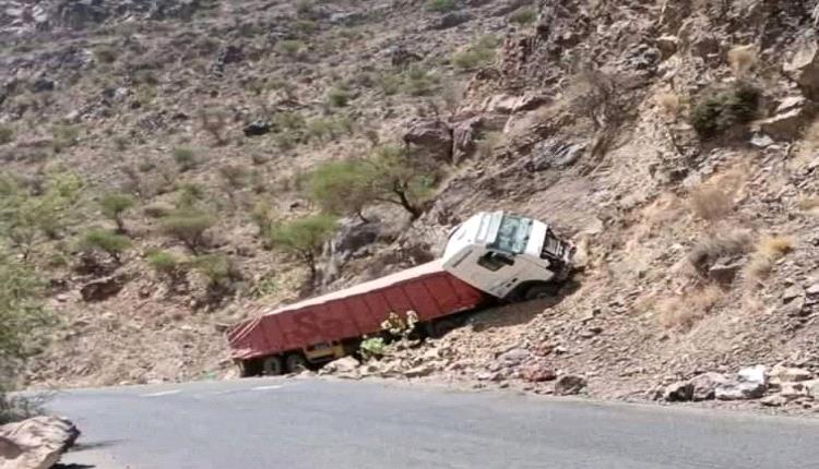 حادث أول في نقيل الشيم بين قعطبة ومريس… ناشطون يناشدون السائقين بالحذر وعدم التهور