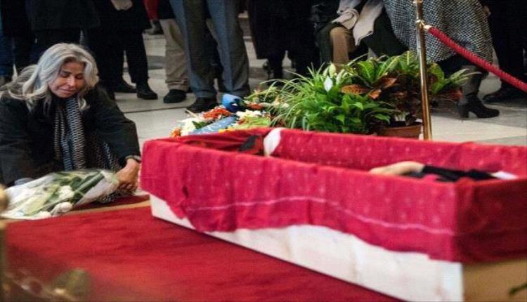 سيدة تعود إلى الحياة في نعشها
 
