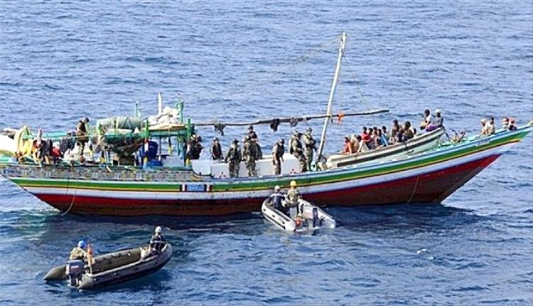 الصومال تُفرج عن الصيادين اليمنيين المحتجزين وتسقط الغرامات المالية عنهم