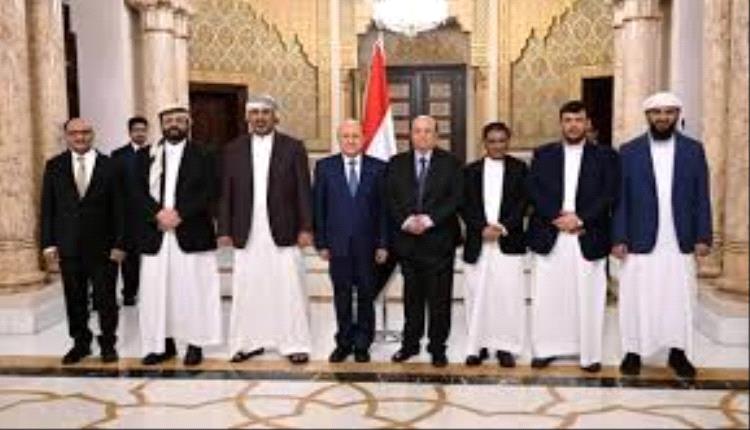 صحفي يهاجم مجلس القيادة الرئاسي: "ثلاث سنوات من الفشل.. نطالب بالحل"