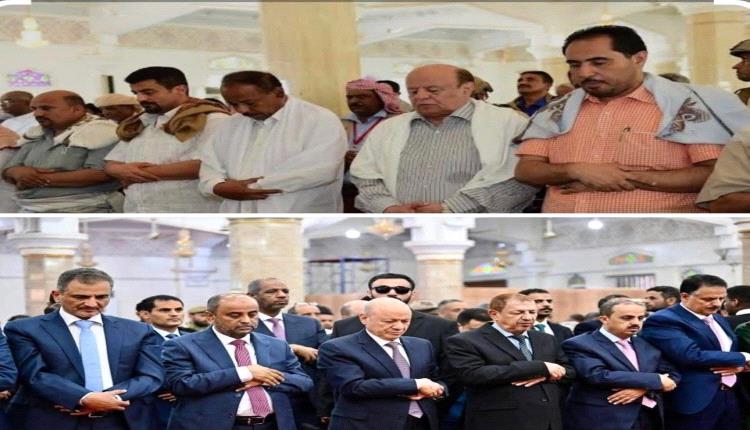 صلاة العيد في قصر معاشيق.. بدلات أنيقة وشعب يُجترّ الآهات