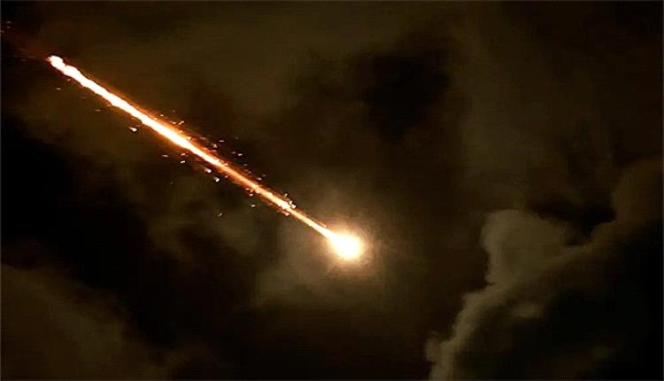 سقوط صاروخ باليستي أُطلق من اليمن قبل وصوله إلى إسرائيل