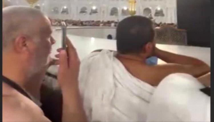 حاج مصري يهدد مديونا له بالدعاء عليه
 
