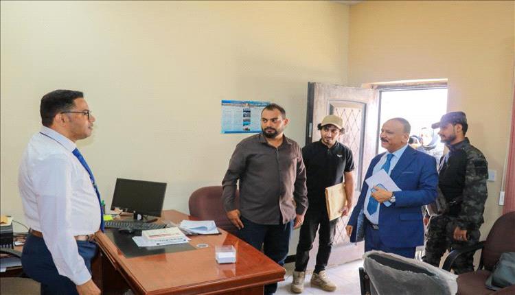 وزير النقل يتفقد مستوى الانضباط الوظيفي في ديوان الوزارة بعد إجازة عيد الأضحى المبارك
