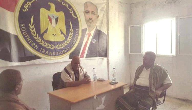انتقالي لودر يناقش مع وكيل المحافظة الجنيدي الجوانب الخدمية والأمنية بالمديرية
 
