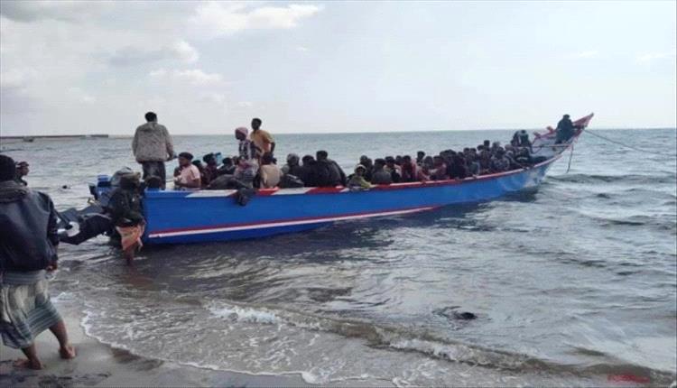 وصول قاربين على متنهما 350 مهاجراً غير شرعي إلى ساحل كيده بشبوة
