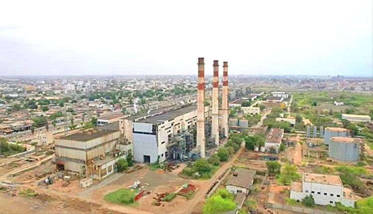 عدن تختنق بلا كهرباء.. 20 ساعة انقطاع يوميًا ولا حلول تلوح بالأفق
