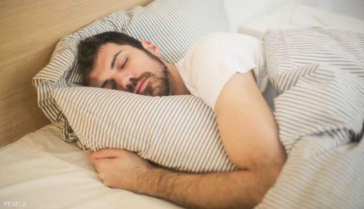 ثمرة واحدة قبل النوم تُحسّن جودة نومك بشكل ملحوظ