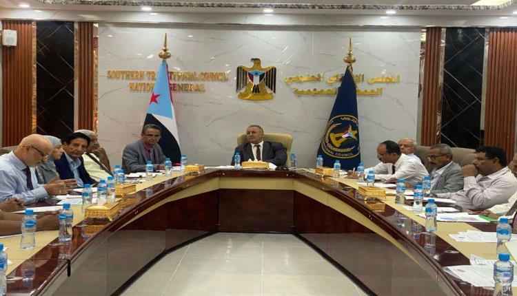 مجلس المستشارين بالانتقالي يحذر من تفاقم الوضع الصحي والتعليمي في الجنوب