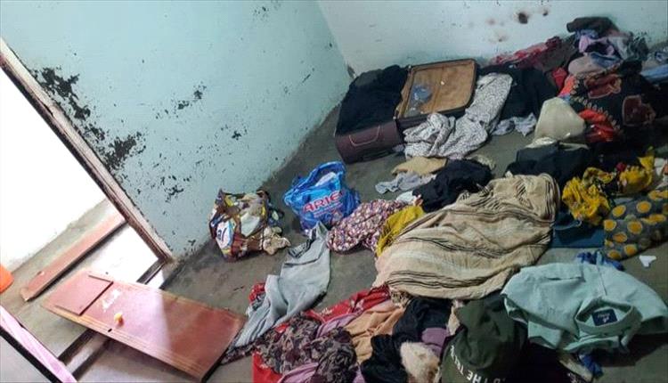جماعة الحوثي تداهم منزل مواطن وتختطف ثلاثة من أبنائه في تعز
