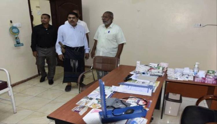 رئيس انتقالي حضرموت يتفقد المستشفيات التعاونية ويشيد بالمبادرات الصحية في ظل الأزمة