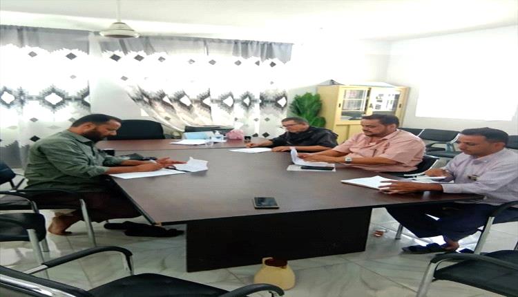 مدير عام لودر يجتمع بادارتي الصحة ومستشفى محنف لمناقشة الوضع الصحي
