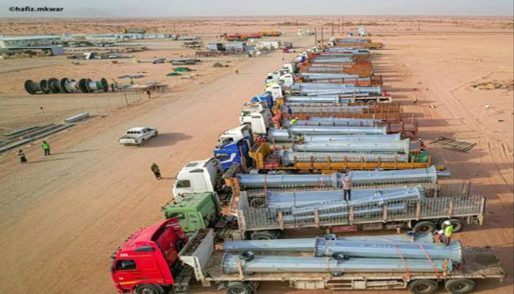 قافلة الطاقة تصل شبوة: الإمارات تقترب من إنارة المحافظة بمحطة شمسية استراتيجية