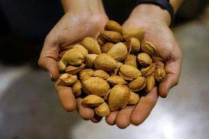 ماذا يحدث لجسمك إذا تناولت اللوز بانتظام؟
 
