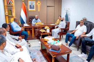 الأوقاف تبحث ترتيبات عودة الحجاج بعد إغلاق مطار صنعاء: بدائل تحت الطوارئ