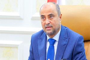 بن بريك للمواطنين: نسمع أنينكم ونعاهدكم بالتخفيف.. وحكومتنا تعمل من أجلكم