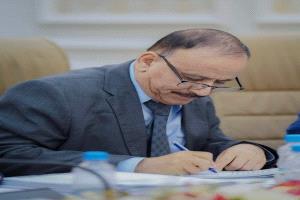 وزير النقل يبدأ تصحيح المسار الجوي: تغييرات قيادية بمطار عدن وهيئة الطيران