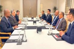 الرئيس الزُبيدي يبحث مع السفير الهندي التعاون الأمني والخدمي ويشيد بدور الجالية الهندية في عدن