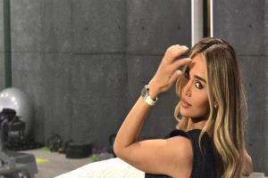 مذيعة تحتفل بوداع العزوبية 
