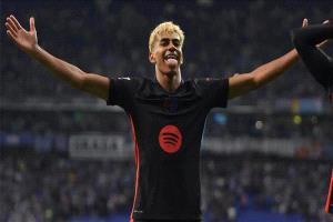 برشلونة يسلّم "الرقم المقدّس" ليامال: القميص 10 ينتقل من ميسي إلى وريثه الشاب