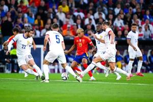 إسبانيا تُذل فرنسا بخماسية ملحمية وتبلغ نهائي دوري الأمم