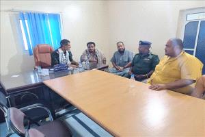 مدير أمن مديرية الشحر يطلع على الترتيبات النهائية لإقامة الزواج الجماعي الخيري بمديرية الشحر
