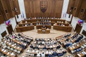 برلمان سلوفاكيا يصدر قرارًا مثيرًا ضد عقوبات روسيا وسط خلافات سياسية داخلية