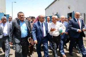 عودة بن بريك والعليمي إلى عدن تُفاقم أزمة الصرف والكهرباء.. هل كان غيابهم هو الأمل الوحيد؟