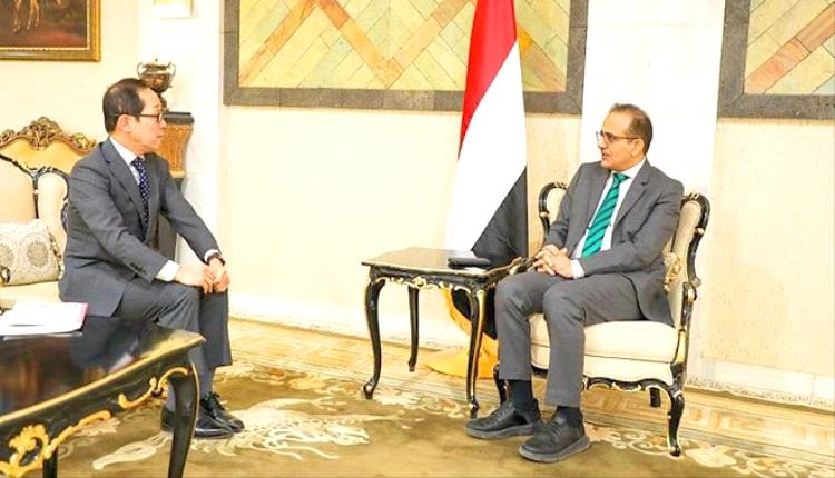 وزير الصحة يبحث مع السفير الياباني تعزيز دعم القطاع الصحي في اليمن