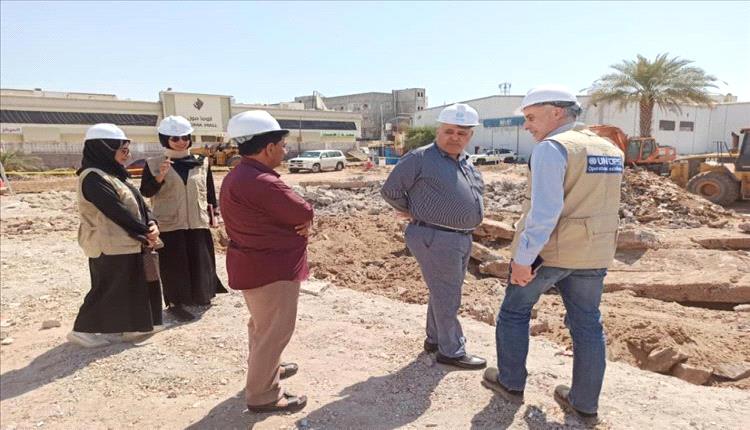 مدير عام صحة عدن يتفقد سير عمل المرحلة الثانية لمشروع بناء مبنى الرعاية الصحية الأولية
