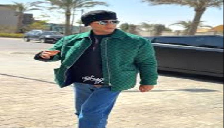 محمد رمضان يثير الجدل بملابسه 